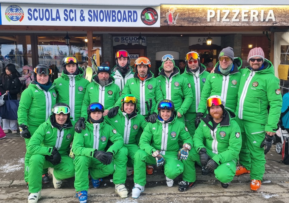 Maestri della scuola di sci snowboard Aprica